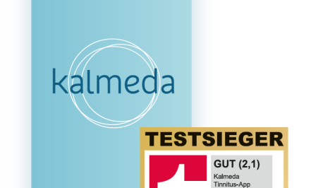 Fotocollage eines Handybildschirms mit dem Kalmeda-Logo und dem Stiftung-Warentest-Siegel.